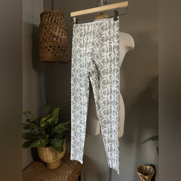 ☑️Commando Faux Leather Perfect Leggings White Snake Animal M - Picture 7 of 10